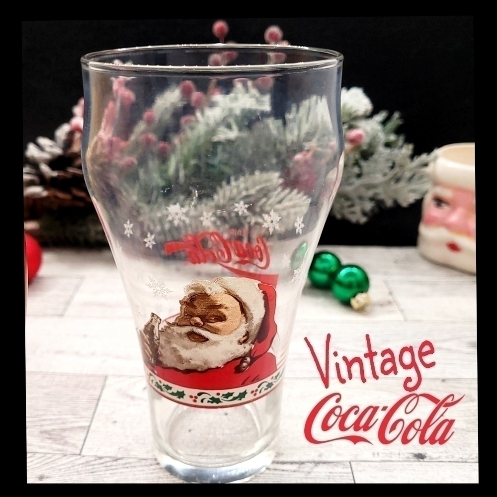 🎈4/$25 Vintage coca cola Holly berry Santa glass